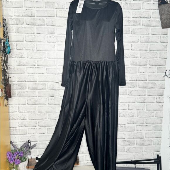 Black Long Sleeve Cocktail Romper with Crew Neck - Picture 7 of 10